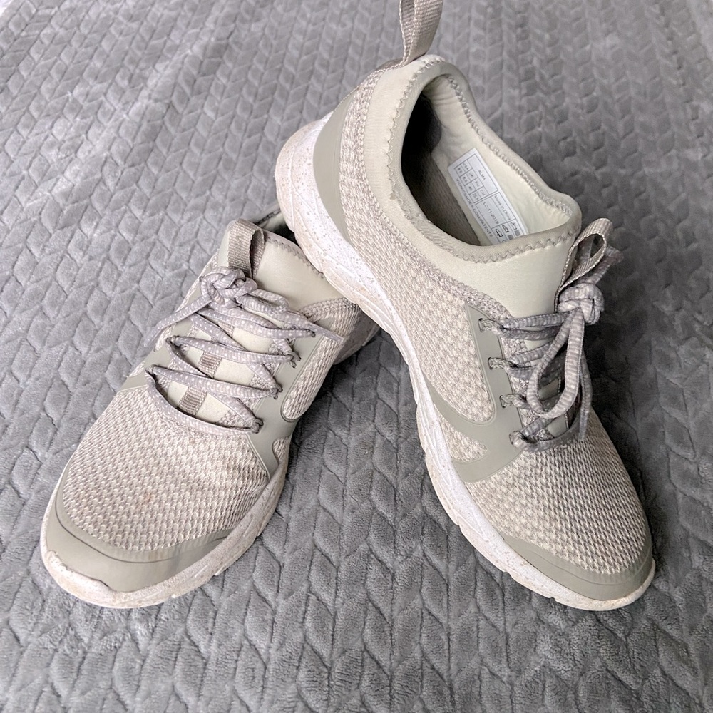 Vionic sneakers